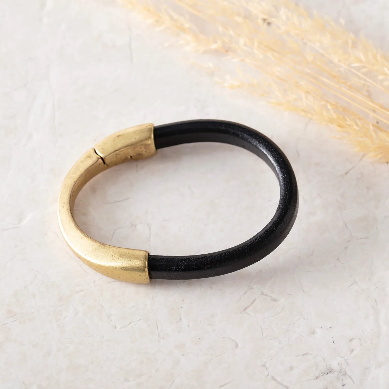 BA1 BK - Black Leather Bracelet with Arc Magnetic Clasp