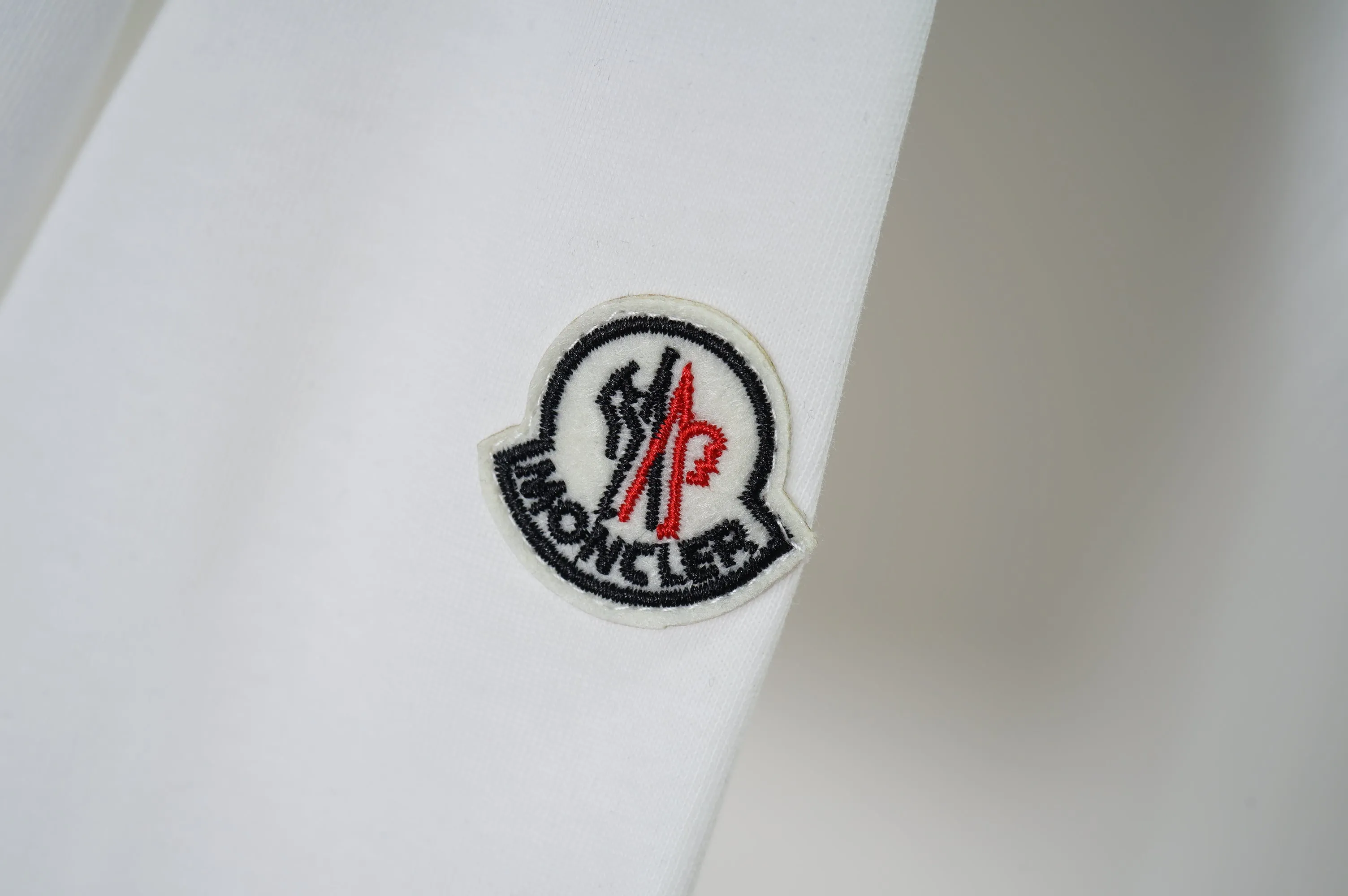 Camiseta Moncler Branca 34