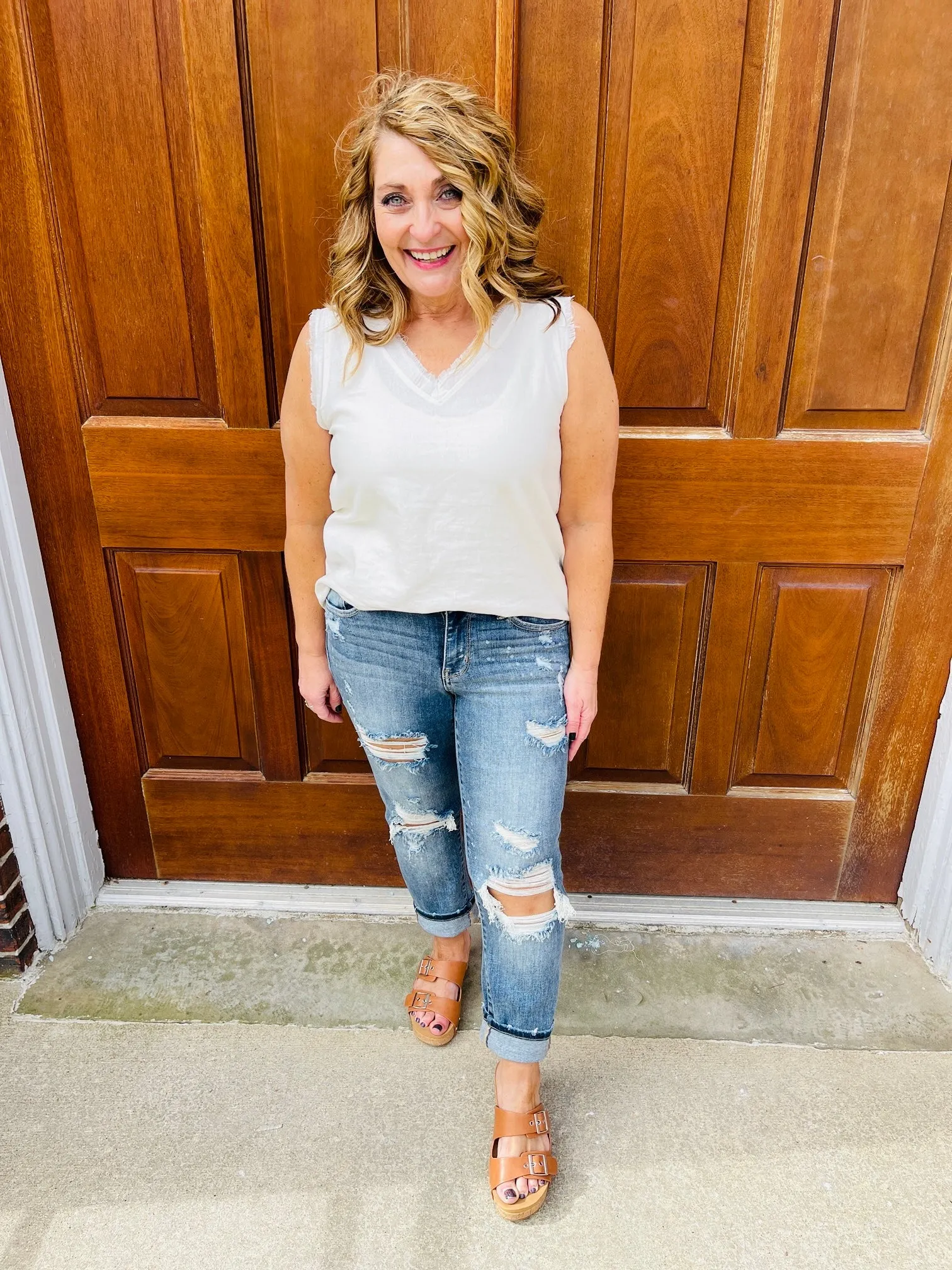 Judy Blue Somewhere On a Bleach Mid Rise Boyfriend Jeans in REG/CURVY