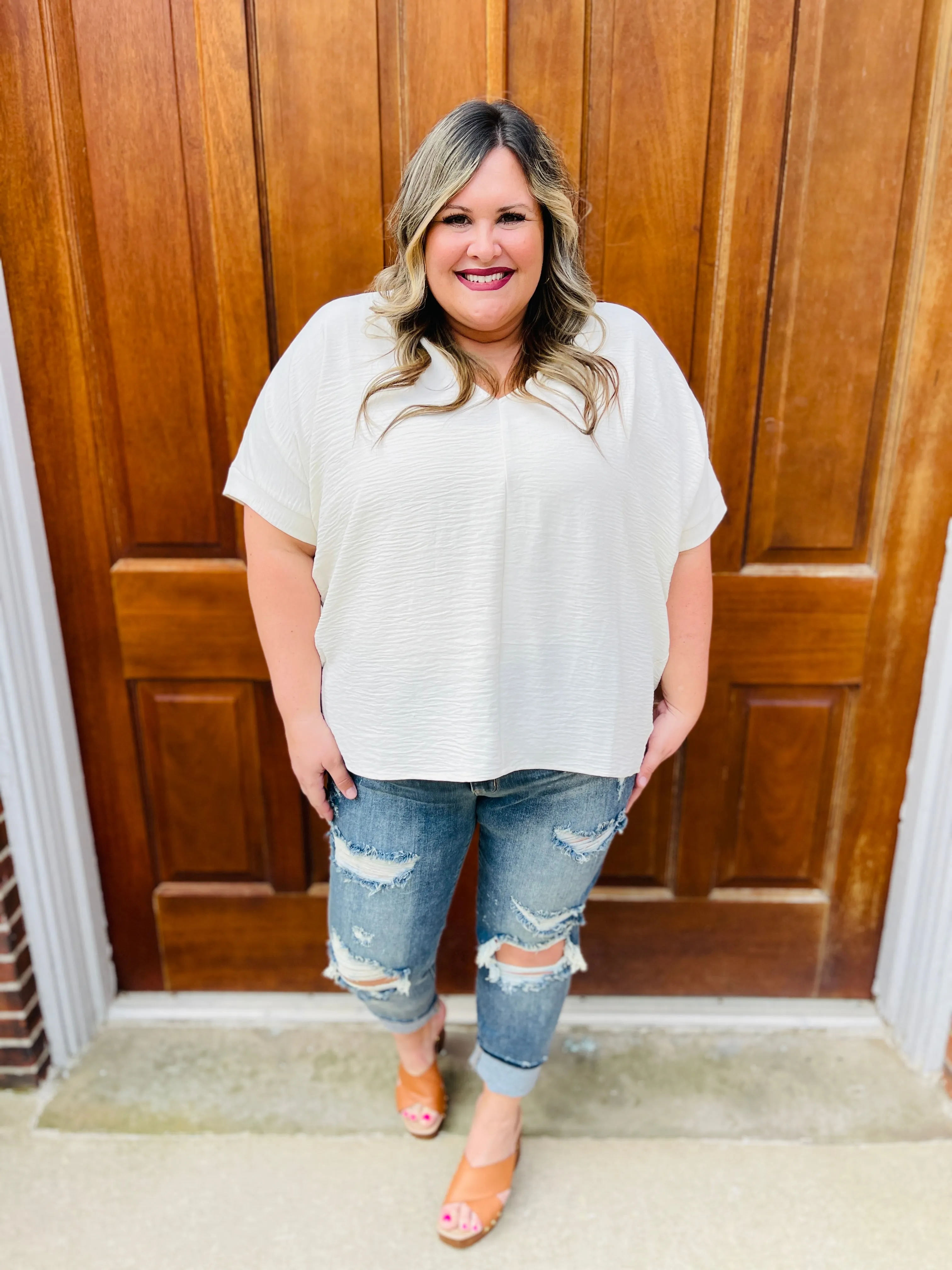 Judy Blue Somewhere On a Bleach Mid Rise Boyfriend Jeans in REG/CURVY