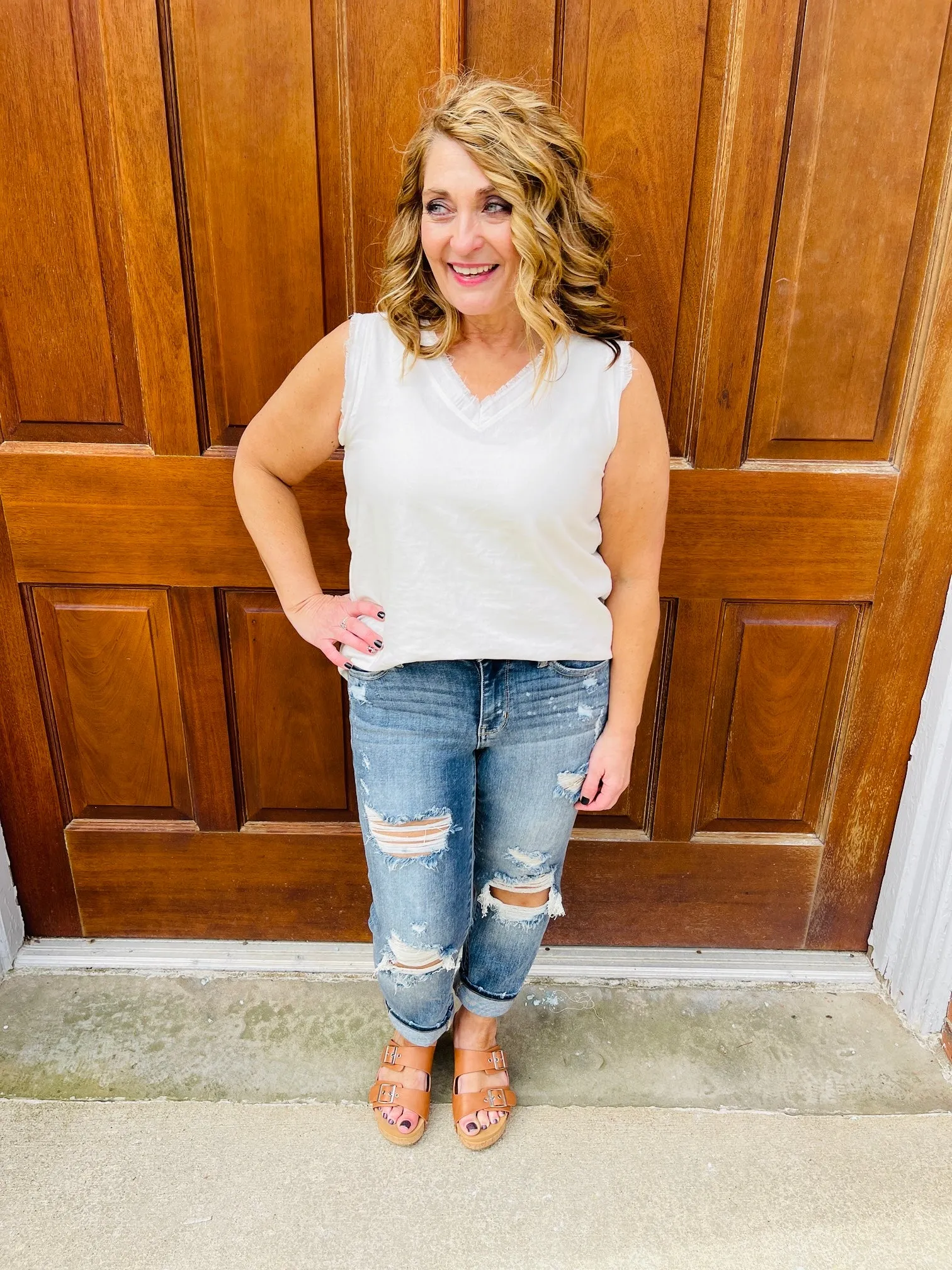 Judy Blue Somewhere On a Bleach Mid Rise Boyfriend Jeans in REG/CURVY