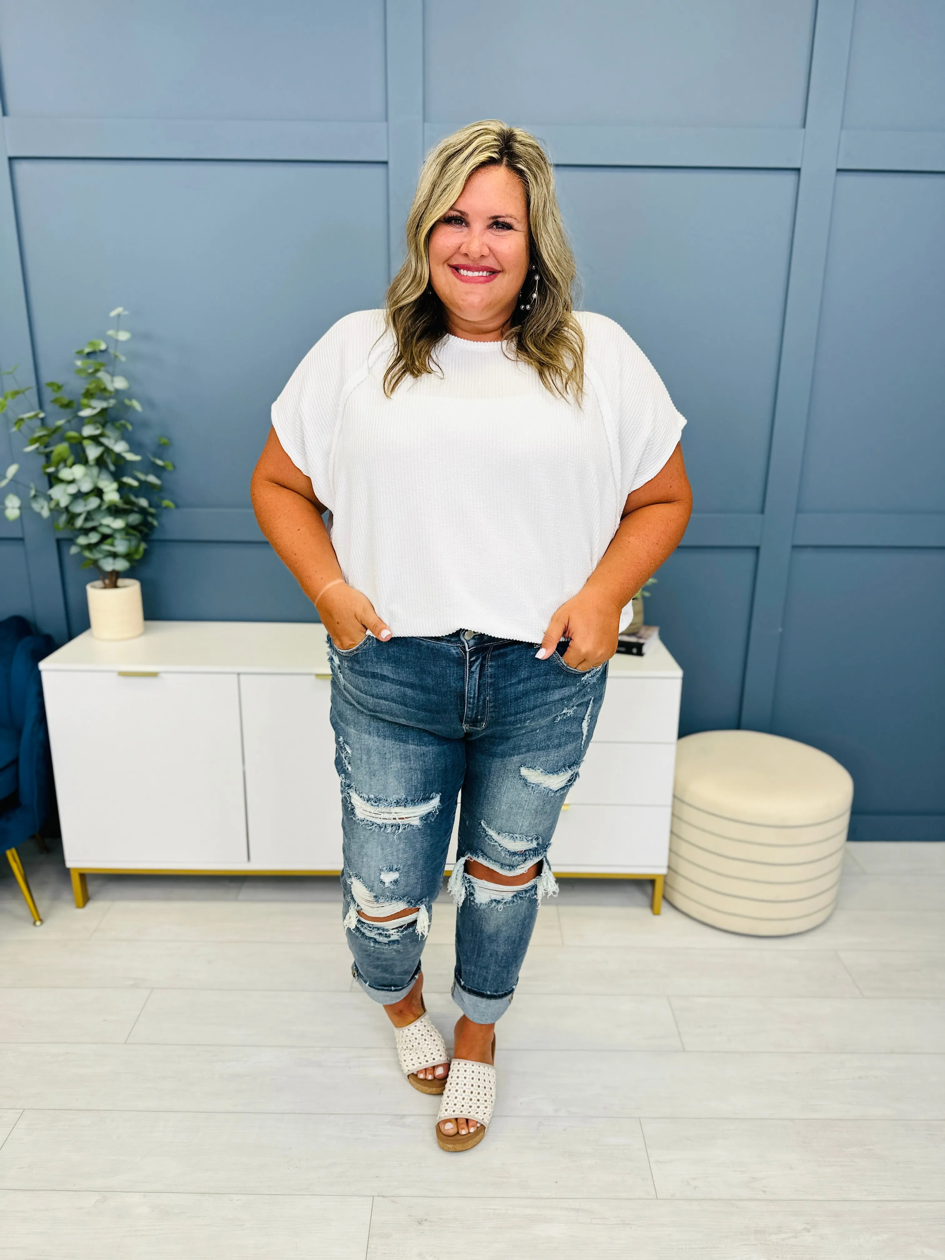 Judy Blue Somewhere On a Bleach Mid Rise Boyfriend Jeans in REG/CURVY