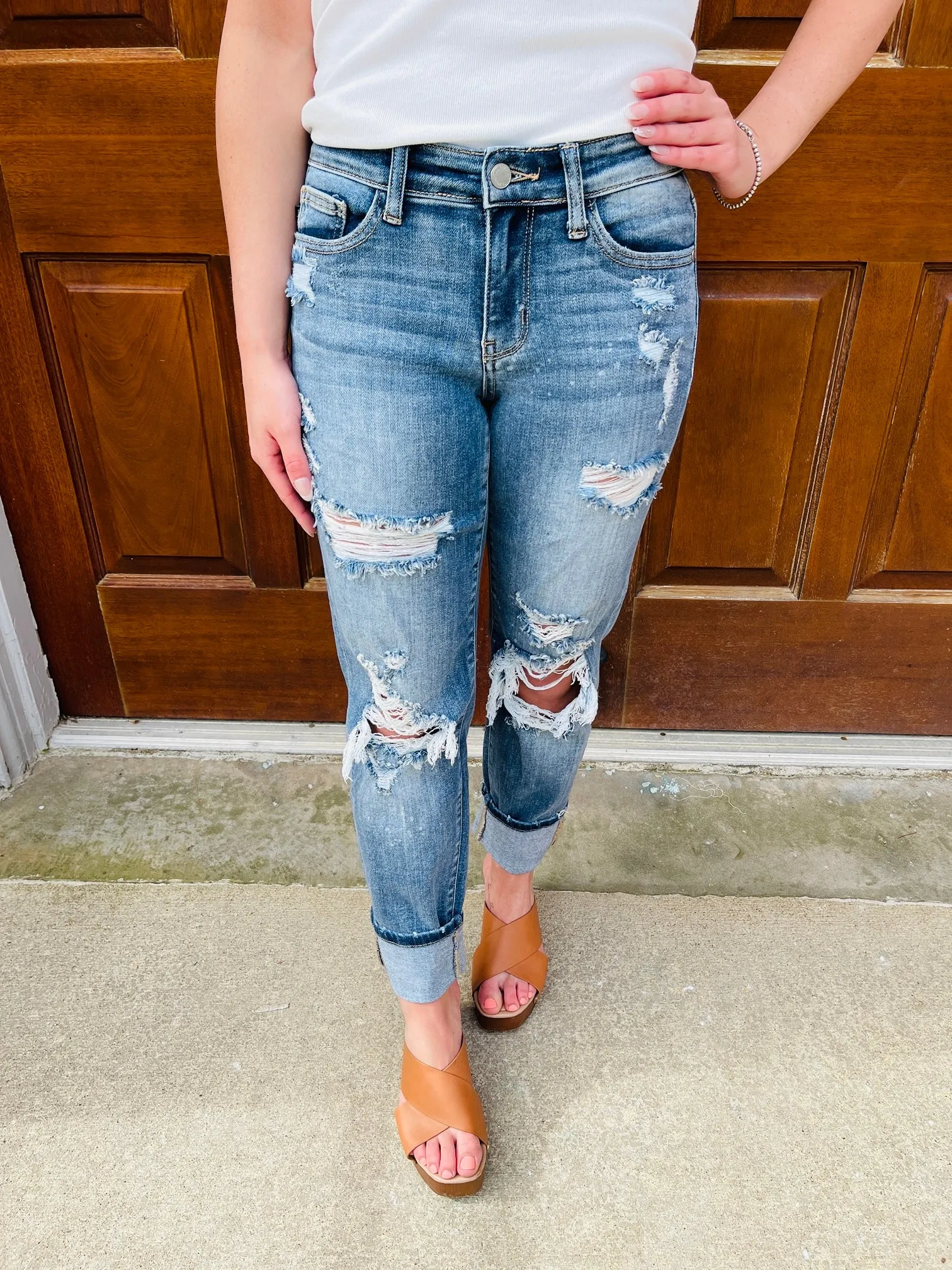 Judy Blue Somewhere On a Bleach Mid Rise Boyfriend Jeans in REG/CURVY